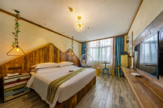 Shuiyue Qinghua Hotel