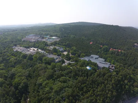 Dong Shan Hotel Отели рядом с достопримечательностью «Xiangshan Temple»