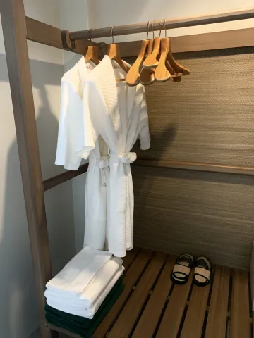 ห้องเตียงใหญ่สไตล์ไทยท้องถิ่น ปลอดบุหรี่