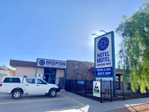 Opal Inn Hotel, Motel, Caravan Park - parking