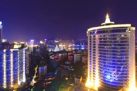 Chongqing Qi·M Boutique Resort (Jiefangbei Pedestrian Street)