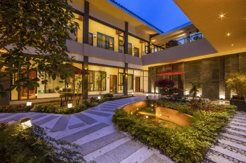 Floral Hotel·Guilin Companion Star Heyuan Hotel (Guilin Liangjiang Sihu Dongxi Lane Store)