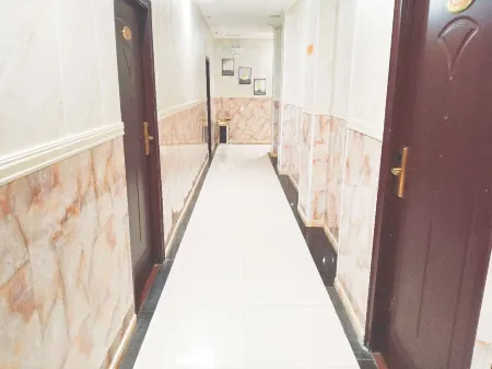 Yilong Lisheng Business Hotel