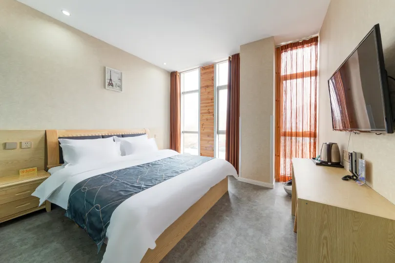 Shengfei Yipin Hotel (Xi'an High-speed Railway North Railway Station Metro Station)