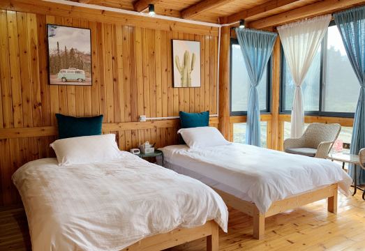 Elf Riverside Guesthouse 전경