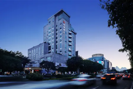 Borrman Hotel (Guilin Two Rivers And Four Lakes Elephant Trunk Hill Scenic Area)