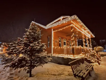 Abraham Resmos Wooden House Villas Отели рядом со станцией Yabuli South Railway Station