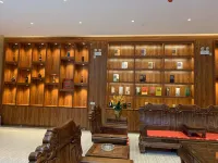 North Meteor Moon Hotel