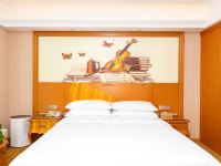 维也纳国际酒店(高密花园街店) - 高级大床房