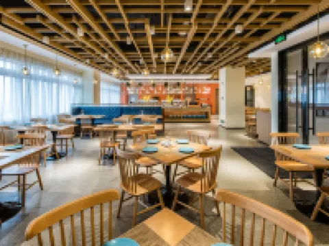 Suning Yayue Hotel (Zhangjiagang Pedestrian Street Manbatt Square) Hotels in Zhangjiagang