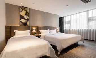 2. 路客Hotels..