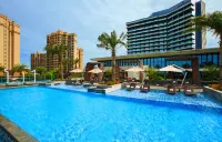 Renaissance Haikou - مسبح على السطح