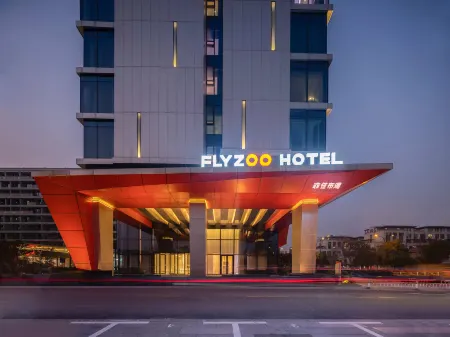 Fly Zoo Hotel