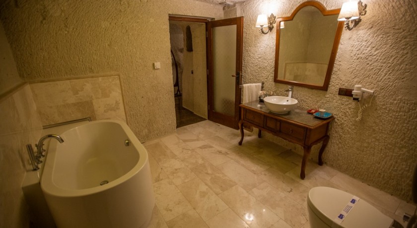 Artemis Cave Suites