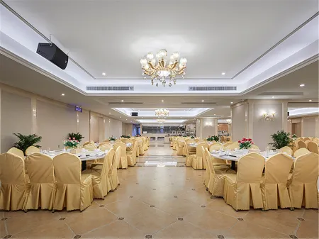 Vienna International Hotel (Xi'an Chanba Silk Road Convention And Exhibition Center) Отели рядом с достопримечательностью «Xi'an Consulate Area»