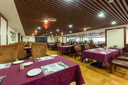 Jinhuayue International Hotel Отели рядом с достопримечательностью «Yuanmiao Temple»