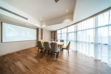 Elong Deluxe International Hotel (Guangzhou Zengcheng Xintang Subway Station)