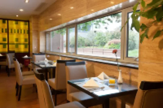 Merchant Marco Edgelake Hotel