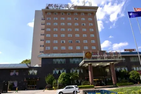 Shuang Bai Hotel Отели рядом с достопримечательностью «Отдел Управления охраны Уезда Чуанбэ, национальный природный заповедник Юньнань Циншань»