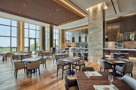 Shinhwa Jeju Shinhwa World Hotels & Resorts Отели рядом с достопримечательностью «Pororo & Tayo Theme Park Jeju»