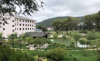 Longde Longyuan Hotel