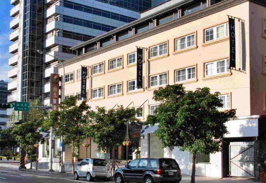 호텔 내부 로비 공간