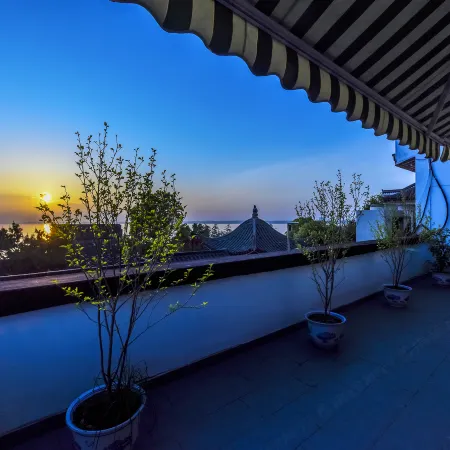 Shangsu Yuehulou Inn (Yueyang Building Scenic Area)