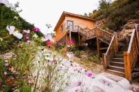 Wuling Mountain's Shouyuzirangjingba Guesthouse