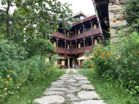 Shangmo Culture Theme Hotel Отели в г. Даньба