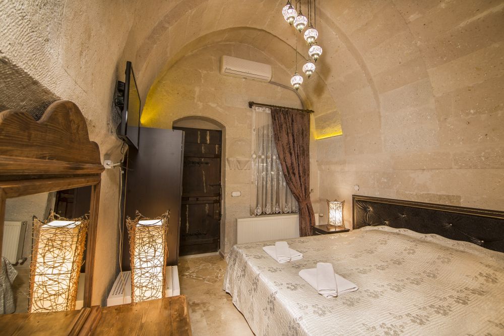 Roma Cave Suite