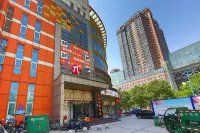 Pai Hotel  (Shijiazhuang Zhaiying South Street Sky Garden Store) Hotels in castle in the cloud