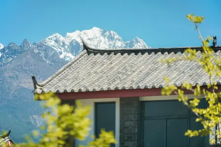 Lijiang Xiangyu Light Luxury Snow Mountain Holiday Villa