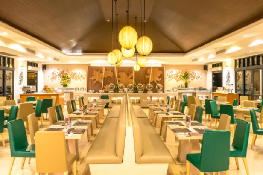 Seaview Resort Khao Lak Отели рядом с достопримечательностью «Small Sandy Beach»