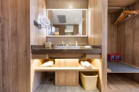 Atour Hotel Huizhou Huiyang High-speed Railway Station