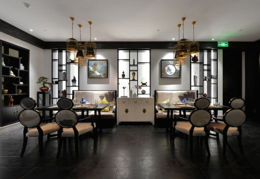 Moonlight Courtyard Hotel에서 제공되는 정갈한 조식 미셴 플레이팅