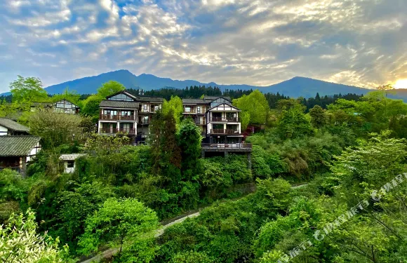 悠泊康棲合院度假酒店（七裏坪零公里店）