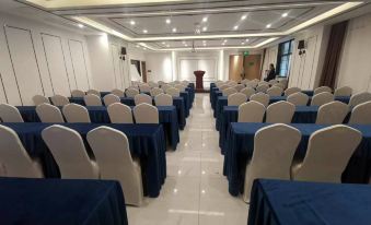 Qingya Hotel (Luohe High Speed Railway West Station)