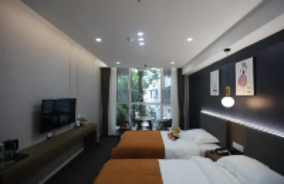 โรงแรมตงหลี่ (ถนนอาหารสะพานจางกง เล่อซาน)