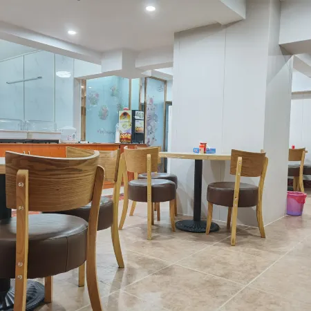 Manfei Hotel (Huamedian of Rongxian Railway Station)