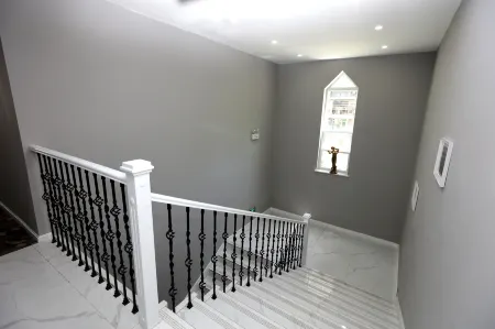 Tongli Hotel (Leshan Zhanggong Bridge Gourmet Street)