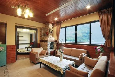 Ming Lu Holiday Hotel