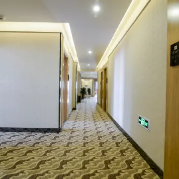 Shankee Chain Hotel (Luzhou High-speed Railway Station Southwest Trade City)