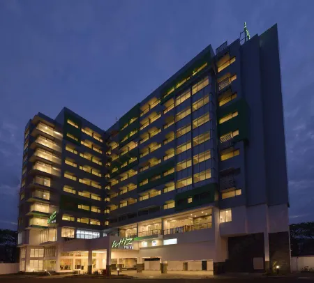 Whiz Prime Hotel Megamas Manado Отели в г. Манадо