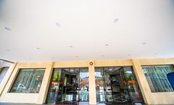 Durian Candy Hotel (Zhuji Diankou Town Passenger Station)