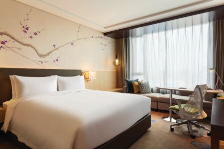 Hilton Garden Inn (Dandong Huiqiao) Отели рядом с достопримечательностью «Yalu River Broken Bridge»