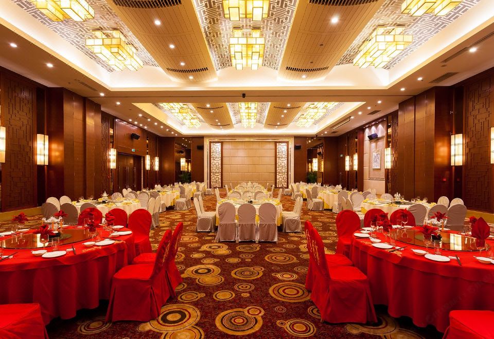 3. 쯔궁 탄무린 호..