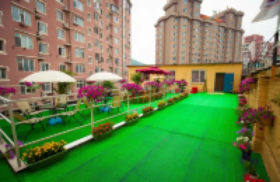 Rhino Holiday Inn (Near Dalian railway station)