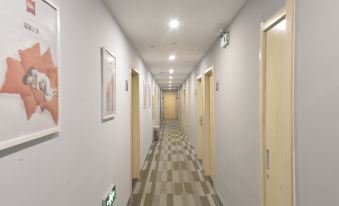 Ibis Hotel (Jinan Quancheng Square)