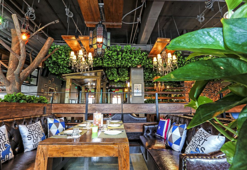 라방 호텔 객실 내부의 깔끔한 침구 이미지