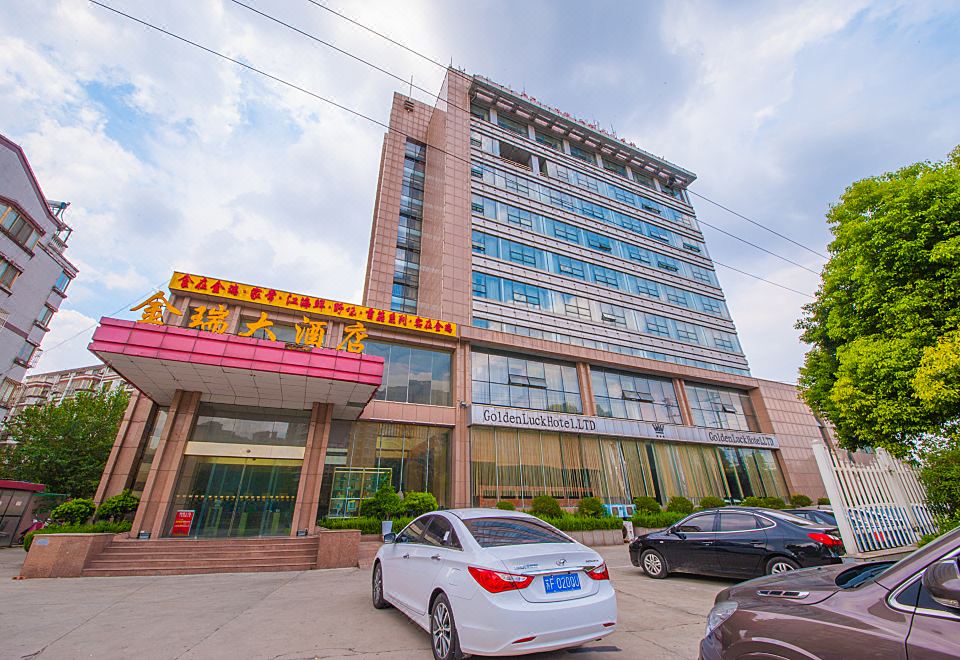 Golden Luck Hotel - Housity